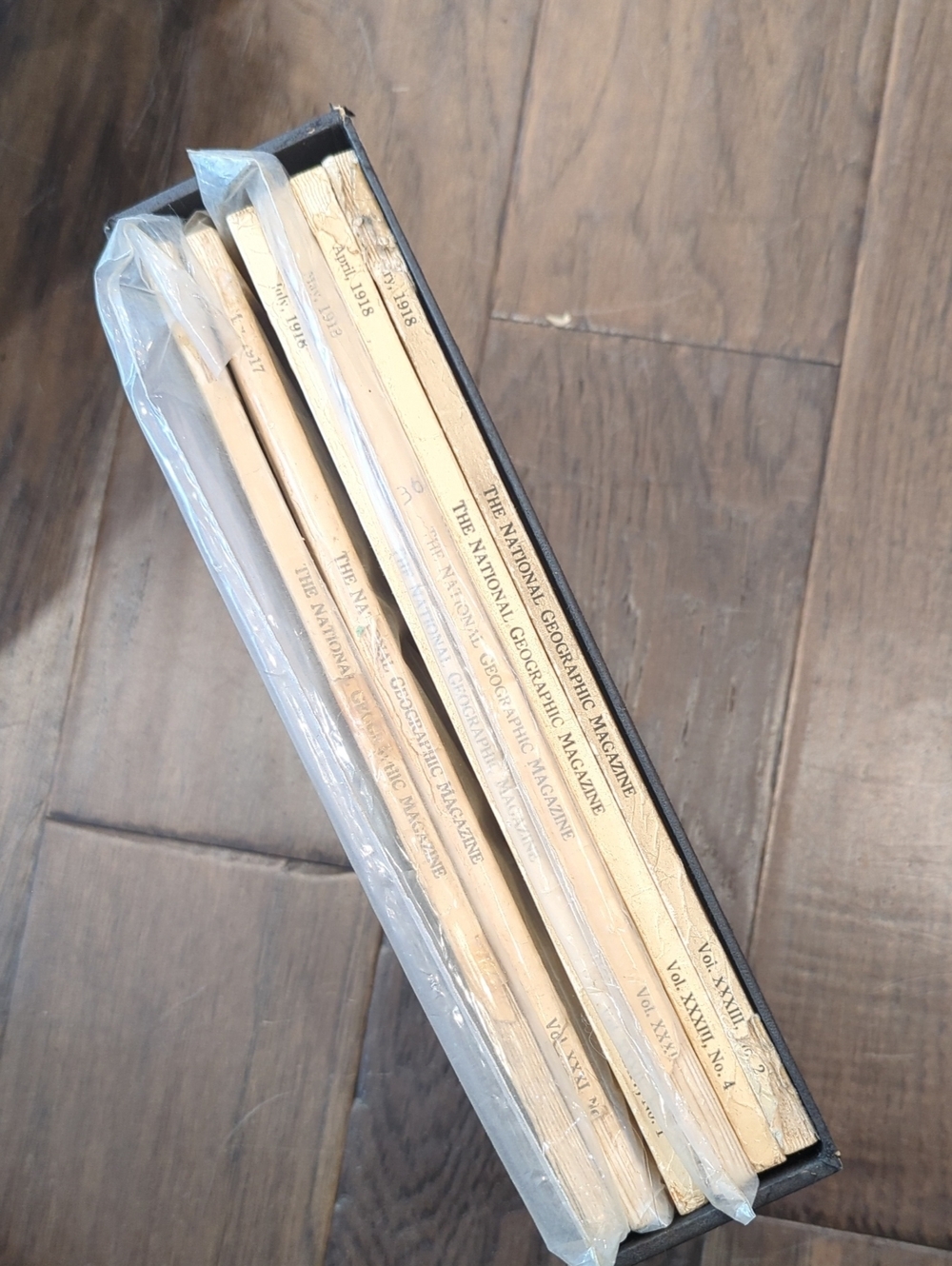 National Geographic Slip Case With 6 Magazines